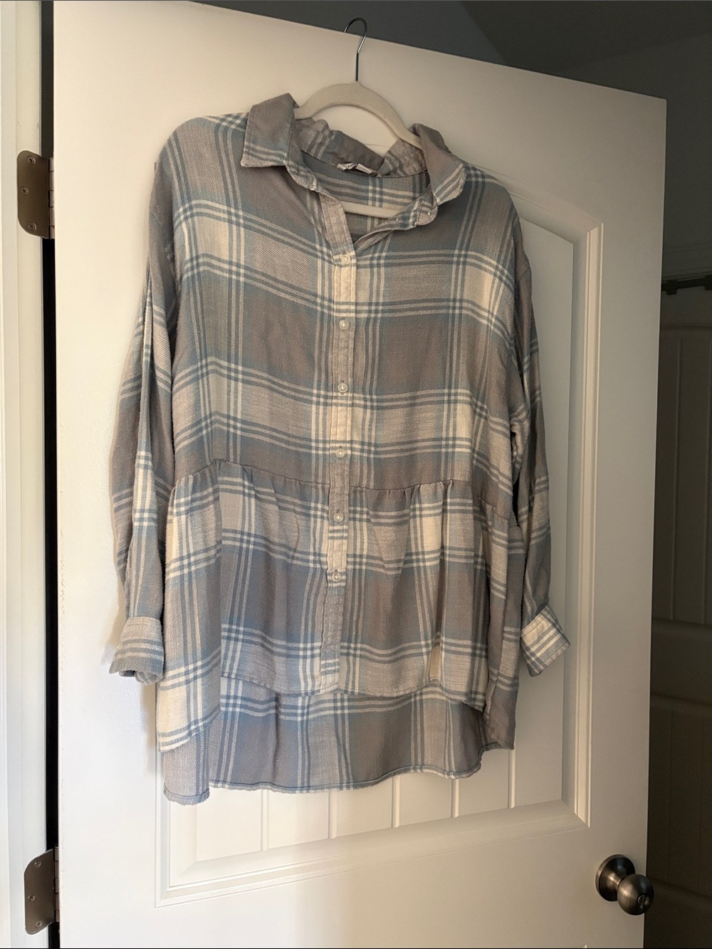 American Eagle Outfitters Blue and Cream Plaid Button-Front Flannel Top